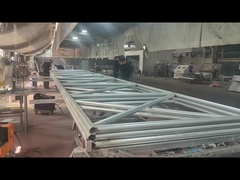 قاب شبکه در حال جوش دادن است