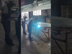 مش (توری) به قاب جوش داده می شود.