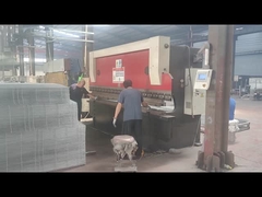 خم کردن حصار سه بعدی که به استرالیا فرستاده شده بود به این شکل تکمیل شد