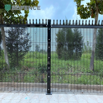 امنيت بالا و دوامدار منظره شفاف ضد صعود 358 نيزه شبكه سيم جوجه دار براي پروژه فرودگاه
