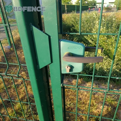 4 X 4 درب باغ فلزی 3D حصار Welded Wire Mesh 3D حصار با سیم فولاد کربن پایین