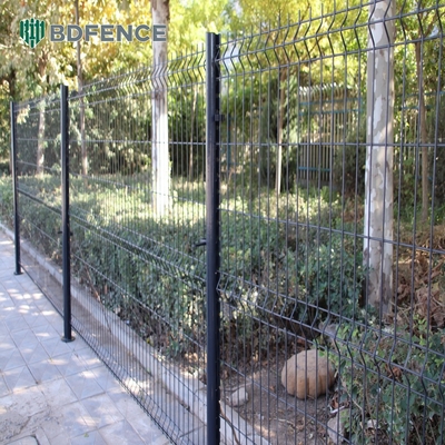 PVC پوشش داده شده 3d Welded Wire Mesh Fence Panel V خم کردن باغ منحنی