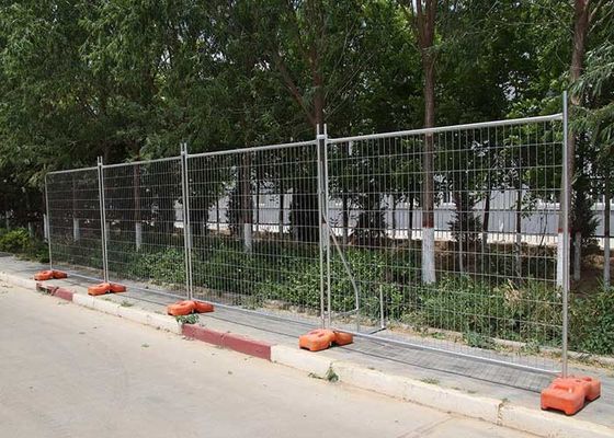 2.1*2.4m ساخت و ساز متحرک سایت گالوانیزه گرم آبپاش استرالیا پانل های حصار موقت