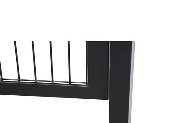 دکوراسیون باغ 2m درب حصار فولادی با درب دوگانه چوب PVC فریم گرمایی درمان شده سیم آویز 3D مدل منحنی Se