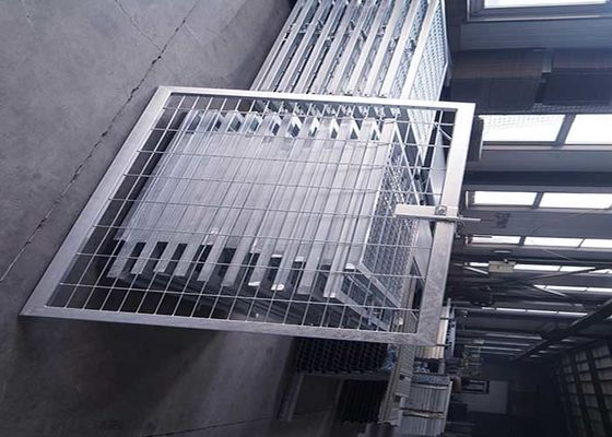 دکوراسیون باغ 2m درب حصار فولادی با درب دوگانه چوب PVC فریم گرمایی درمان شده سیم آویز 3D مدل منحنی Se