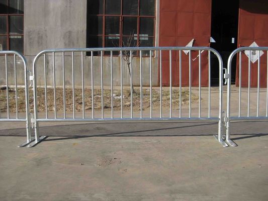 پاهای متفاوت حصار مانع جمعیتی ایمنی نارنجی روکش پی وی سی ارتفاع 40 اینچ