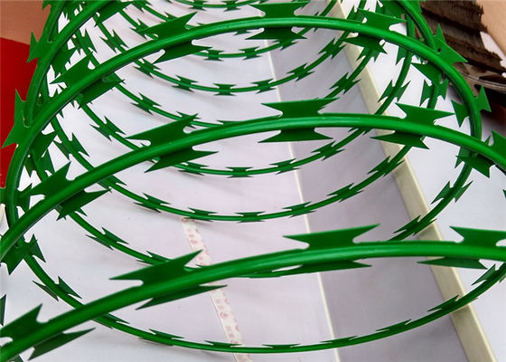 سیم تیغ فولادی Hgmt 2.5 میلی متری با روکش پی وی سی رنگ سبز خاردار برای پانل های حصار دام