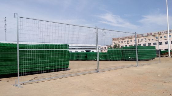استاندارد بازار آمریکا 6 × 12 فوت گالوانیزه پانل های حصار لنک زنجیره ای موقت برای سایت ساختمانی