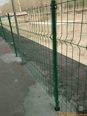 قیمت کارخانه متالکس ارزان سبز/سیاه PVC پوشش باغ بیرونی 3D منحنی جوش خم محور سیم امنیتی / V Mesh